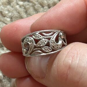 Elegant Silver Filigree Ring